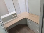 mostrafor-con-curva-lacado-blanco-con tapa-de madera 5